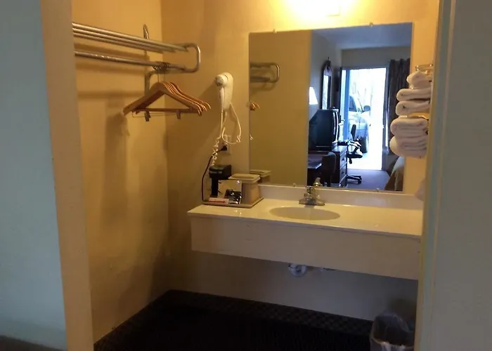 Econo Brice Road Hotel 2*